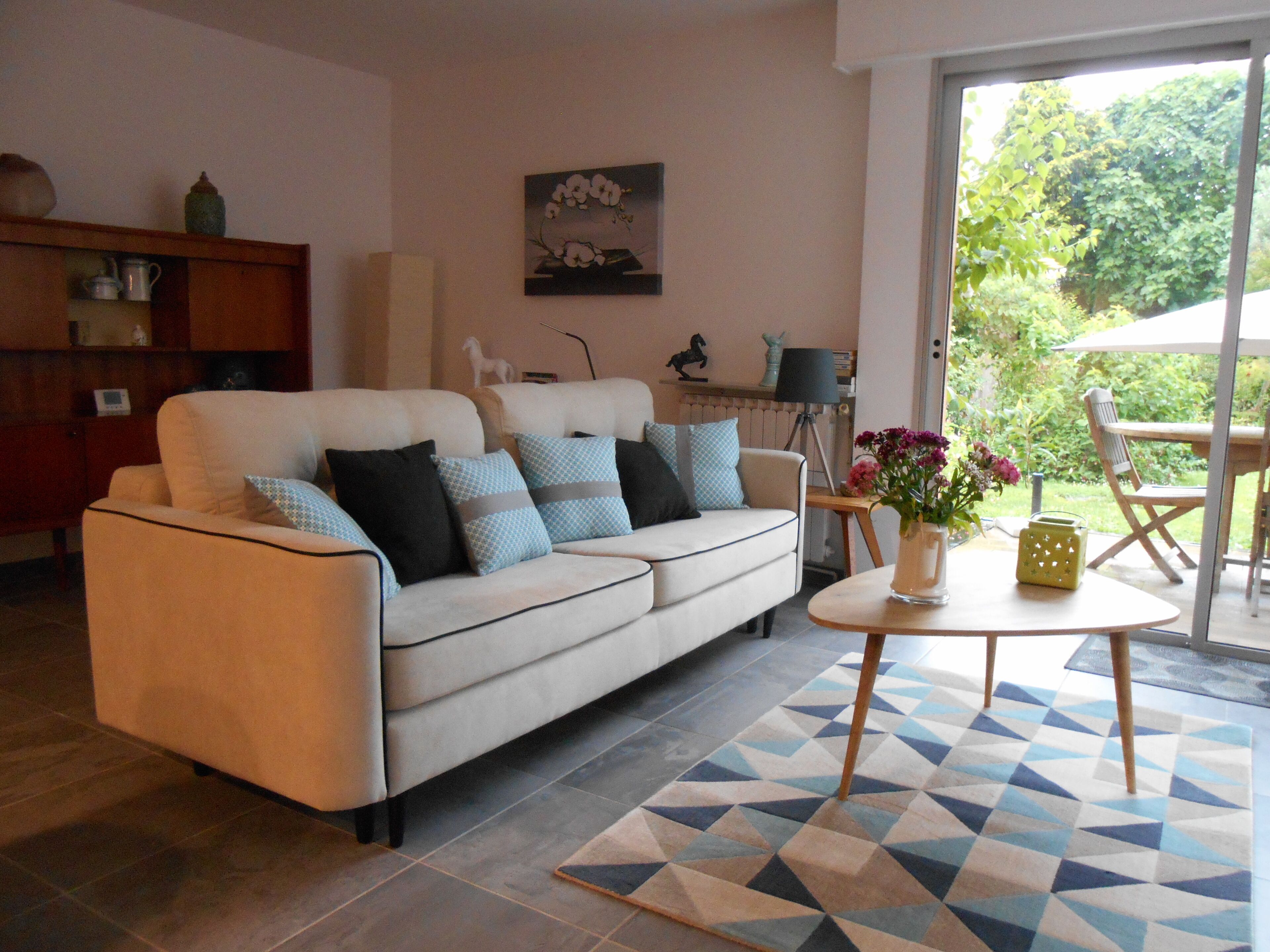 At the foot of the tram warm house with garden for 2 p