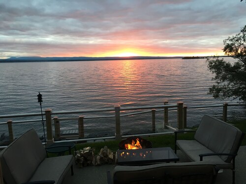 Family Friendly Lake Front Property on the Water's Edge.  Spectacular Setting.