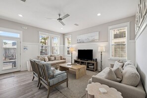 Televisión y oficina 