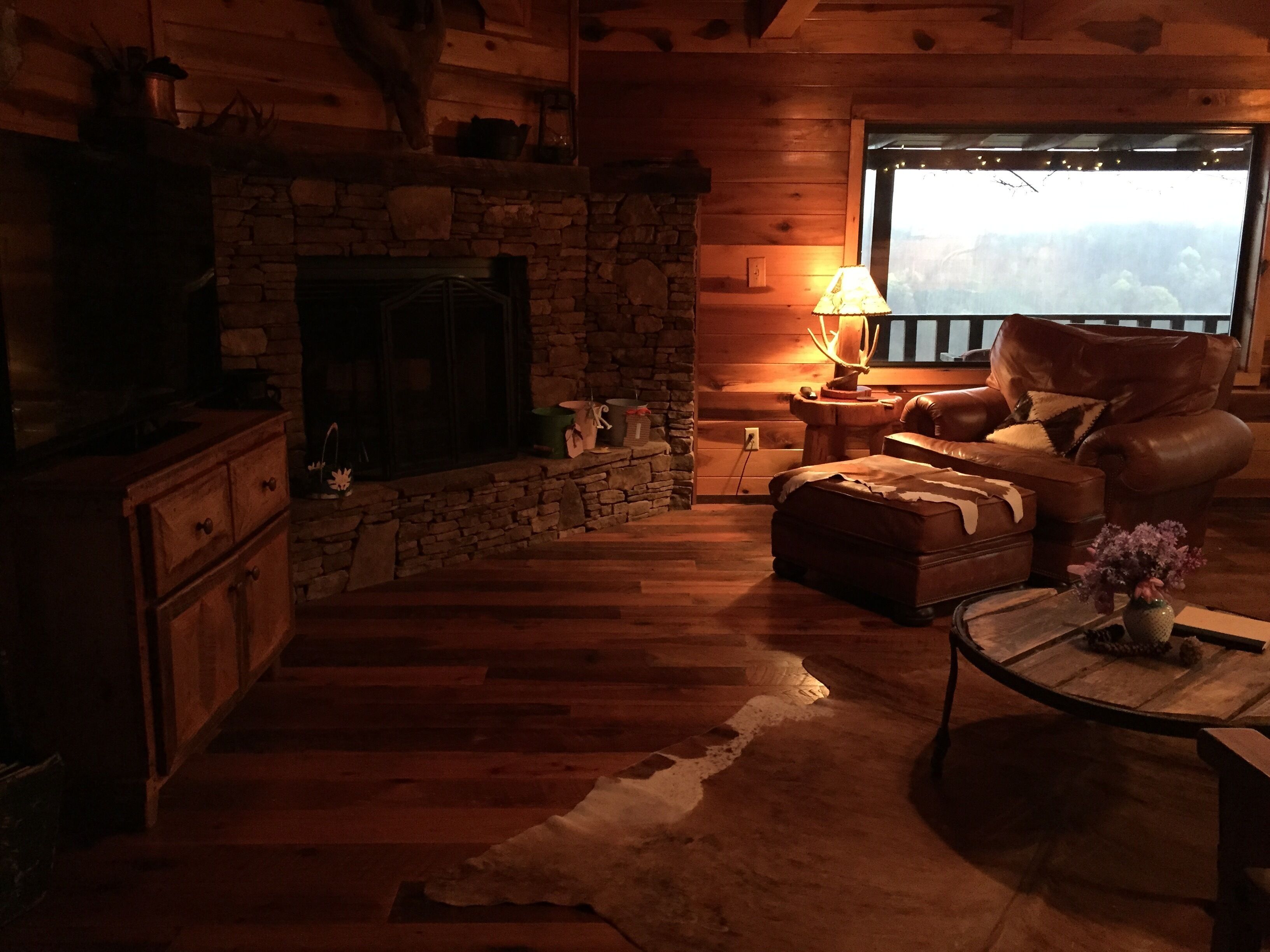 Center Hill ~ Best View On Lake ~ 3 Decks & Hot Tub