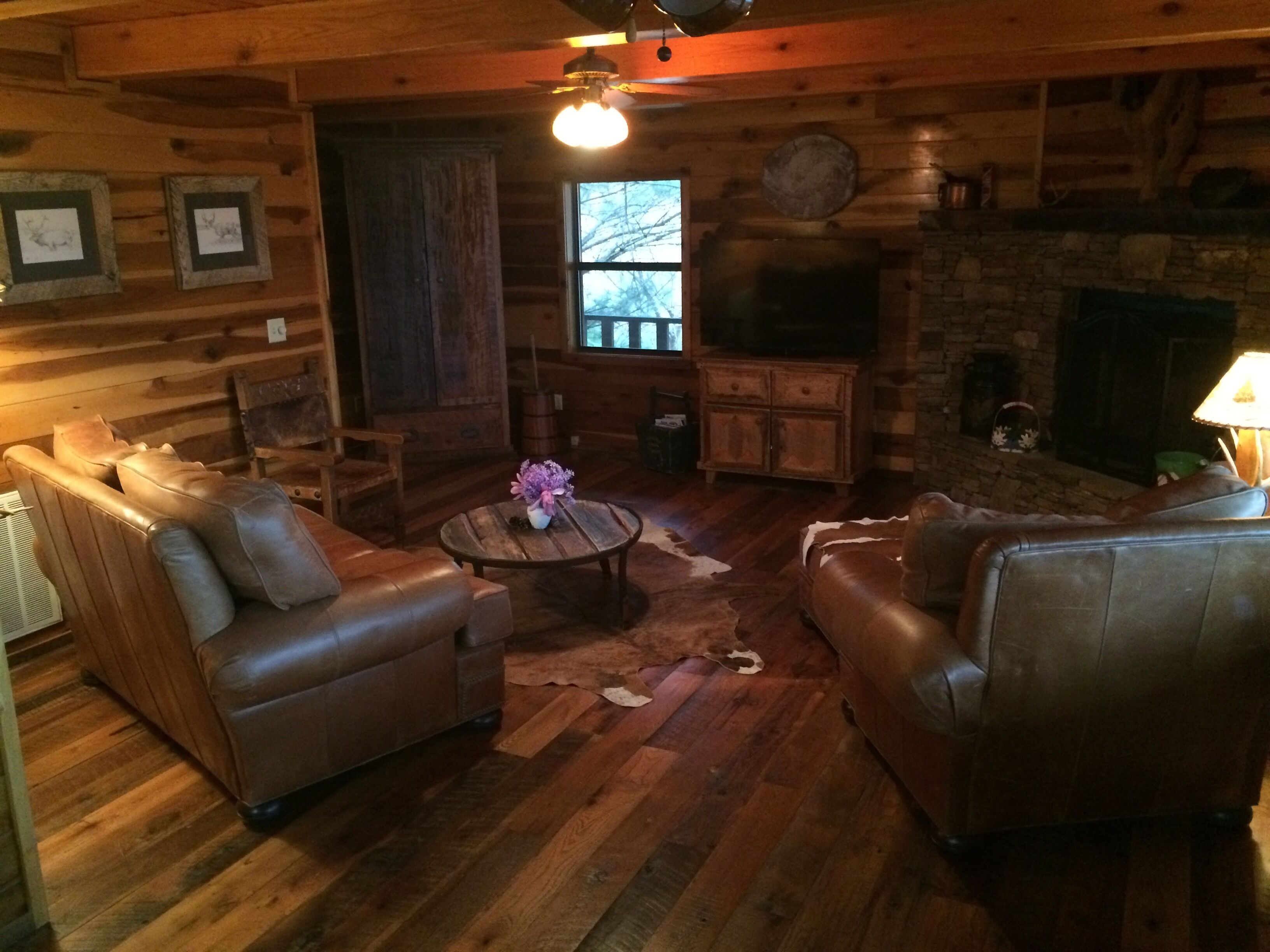 Center Hill ~ Best View On Lake ~ 3 Decks & Hot Tub