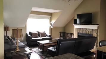 TV connectée, cheminée, espaces bureaux