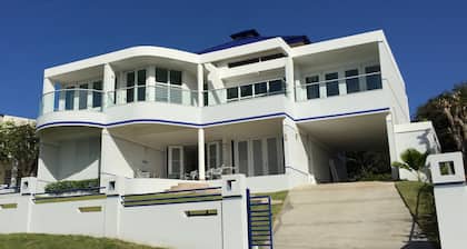 Vista al mar "Villa Luna" a pasos de la playa aislada!