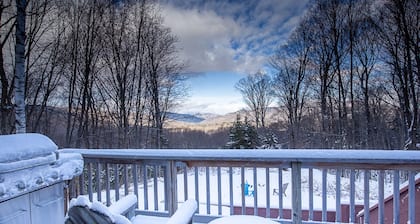 Spacious Private 4 Bedroom - 3 Bath house 5 min to skiing, biking, hiking, golf.