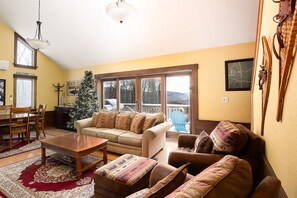 Smart-TV, peis, videospill og bøker