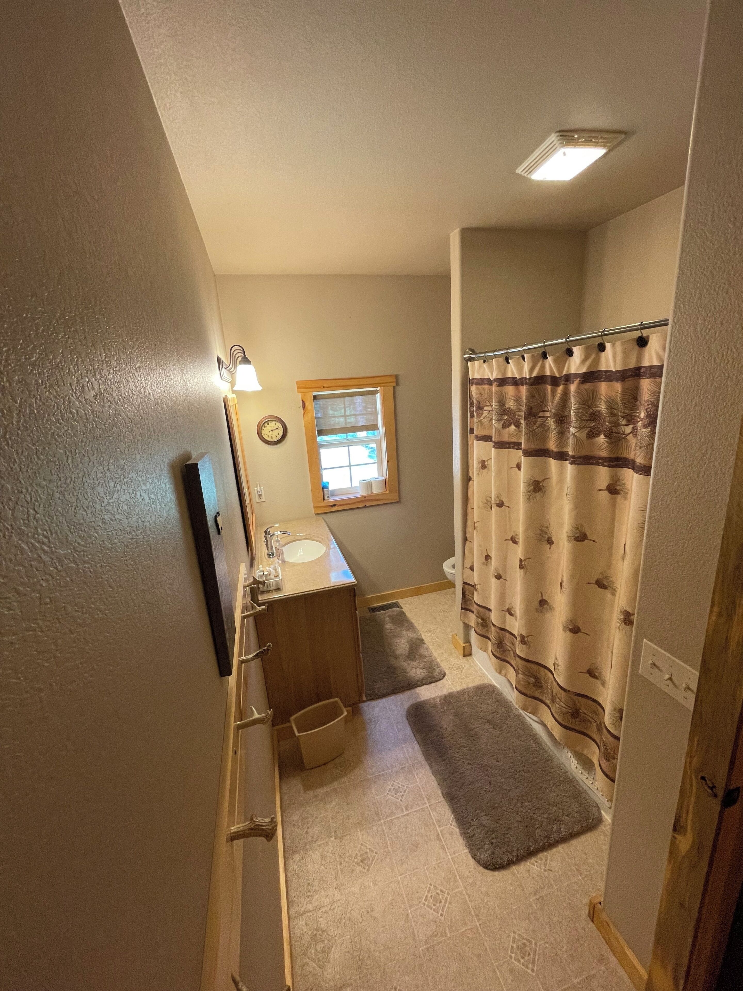 淋浴/盆浴组合、吹风机、毛巾、肥皂