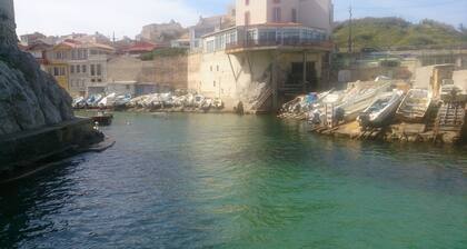 Dans quartier pittoresque Malmousque à 2 min de la mer prÚs centre idéal 2 pers
