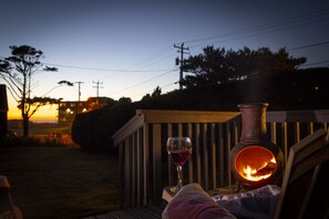 Property grounds - Charming Cannon Beach Cottage- Perfect Family Getaway near the beach! (Cannon Beach)