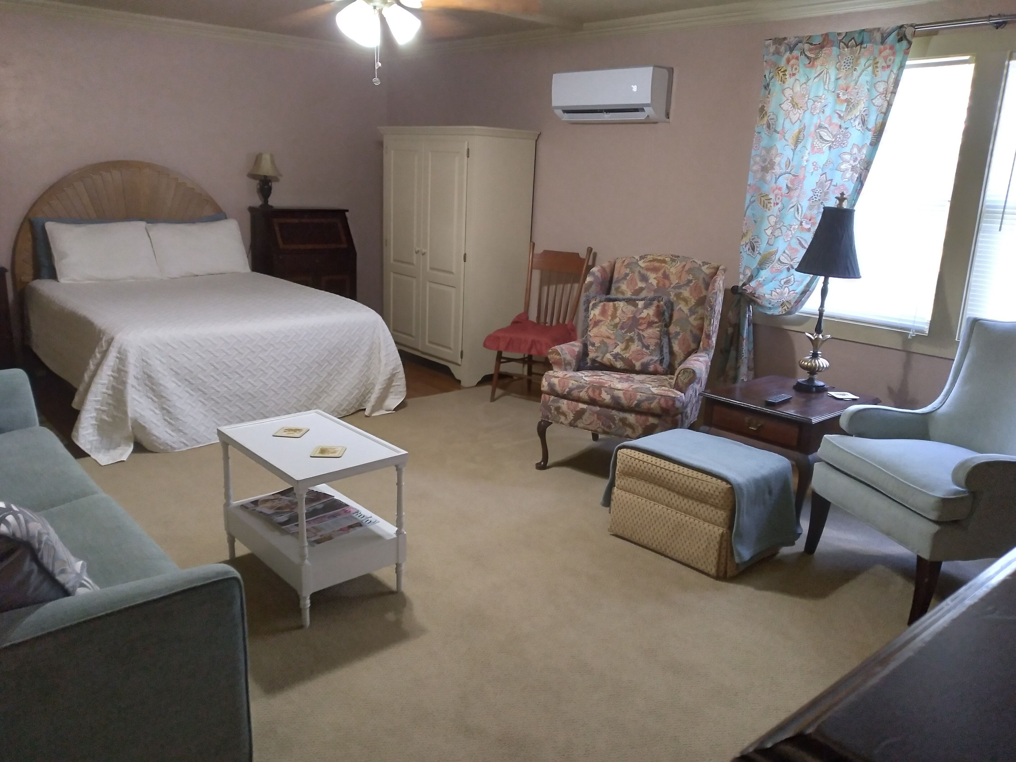 FAIRHOPE, AL: Villa Piccolo,1BR, 1BA, smoke-free/ pet-free, adult only, sleeps 2