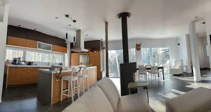 Treehouse, 3 bedrooms (or 4 bedrooms on request for 7+ people)