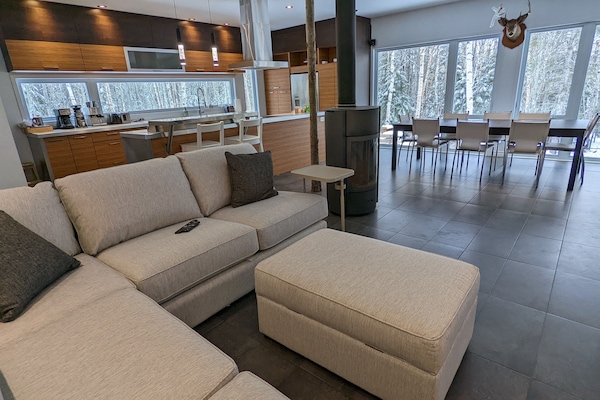 Smart-TV, peis, filmbibliotek og stereoanlegg