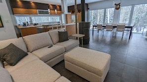 Smart TV, fireplace, video library, stereo - Treehouse, 3 bedrooms (4th bedroom, sleeps 7+), EV terminals. (Petite-Rivière-St-Francois)