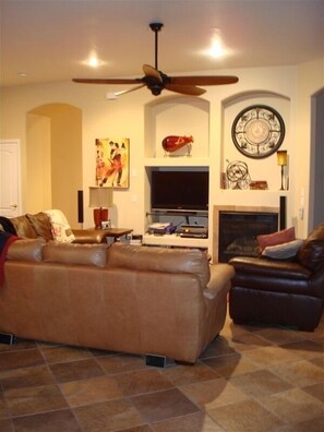 TV, fireplace, DVD player, foosball - SERENE OASIS 2 bed 2 bath. Clean, private & inviting. Backing onto 16th hole  (Cornville)