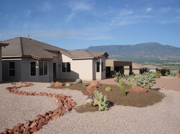 Exterior - SERENE OASIS 2 bed 2 bath. Clean, private & inviting. Backing onto 16th hole  (Cornville)