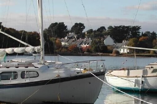 Maison de charme dans environnement très agréable au calme. Proche Port du Logeo