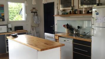 Køleskab, mikrobølgeovn, ovn, kogeplade