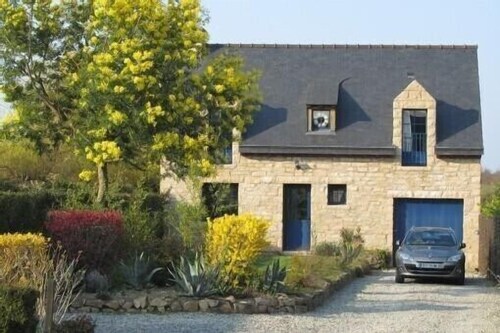 Maison de charme dans environnement très agréable au calme. Proche Port du Logeo