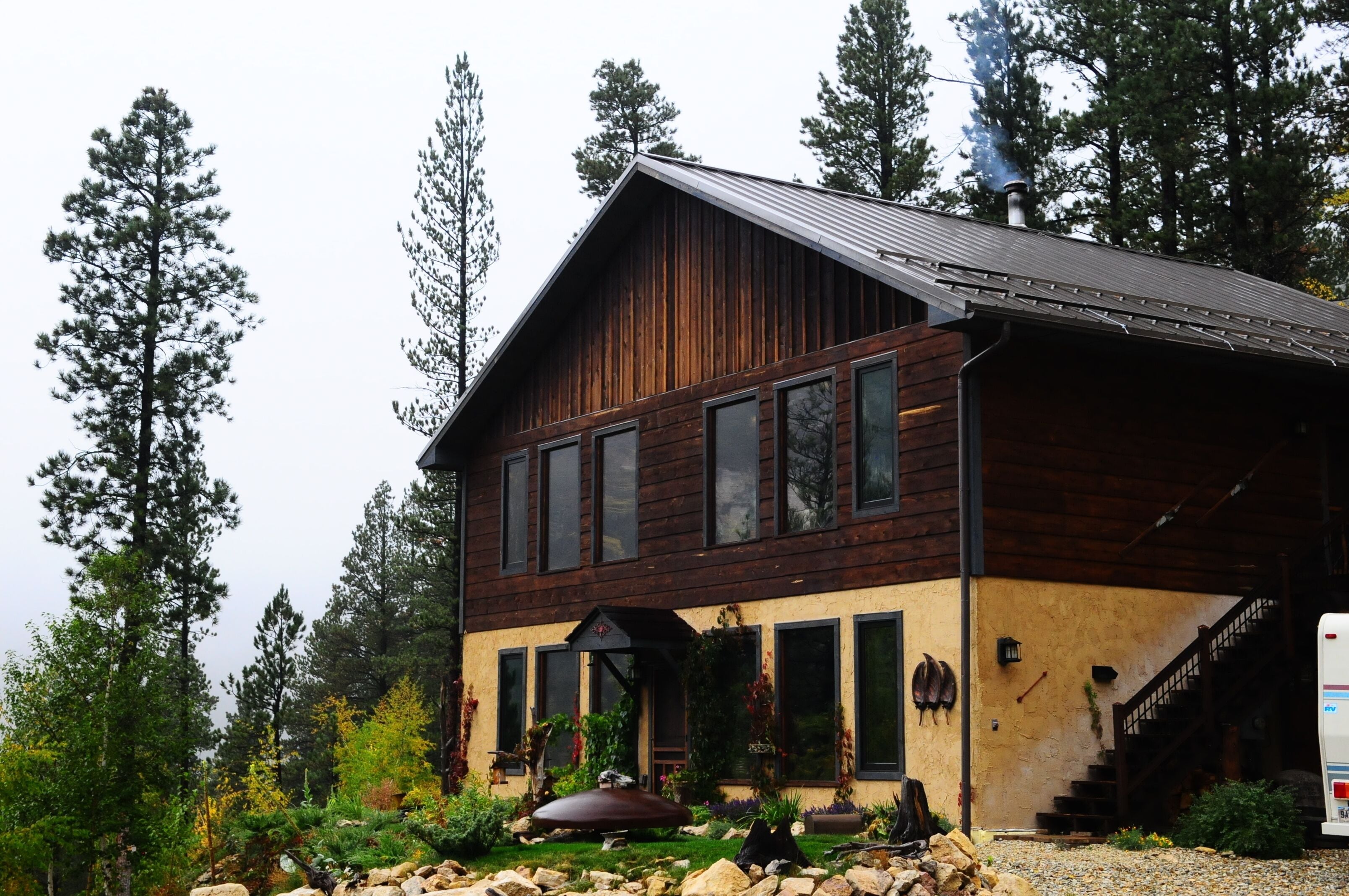SKYE LODGE IN SPEARFISH CANYON. SPECTACULAR VIEWS AND LOCATION. 