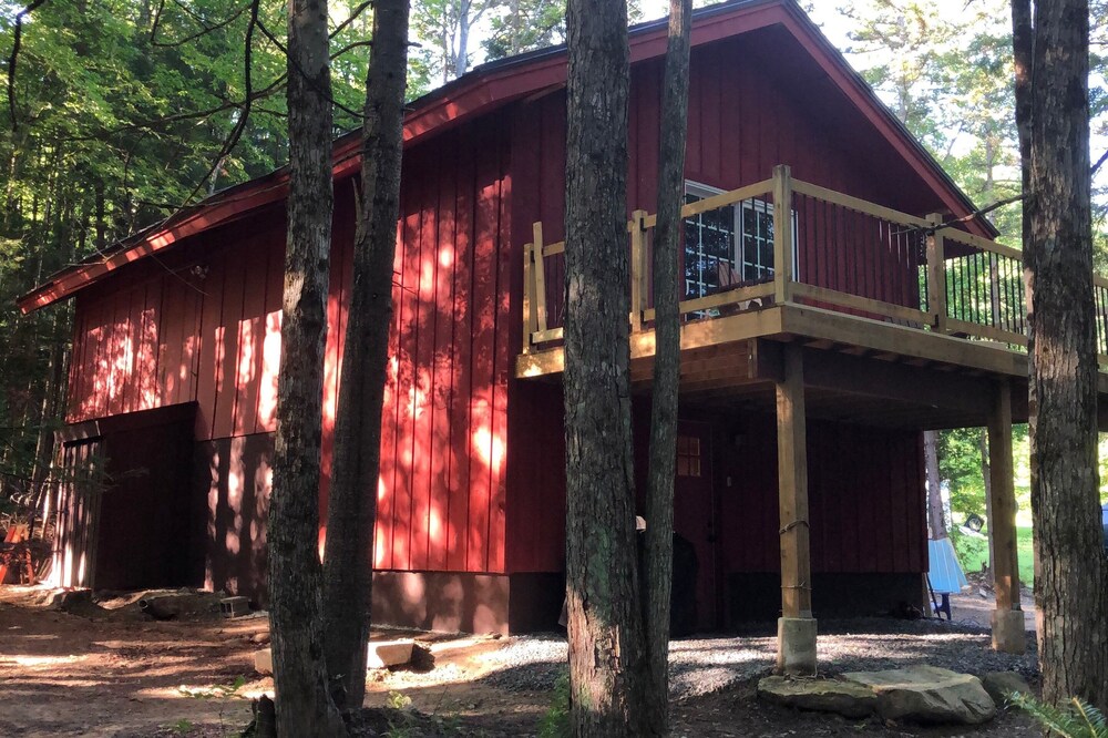 Pet friendly, near skiing, hiking , 3 bedroom, 2 baths, 4 beds.
