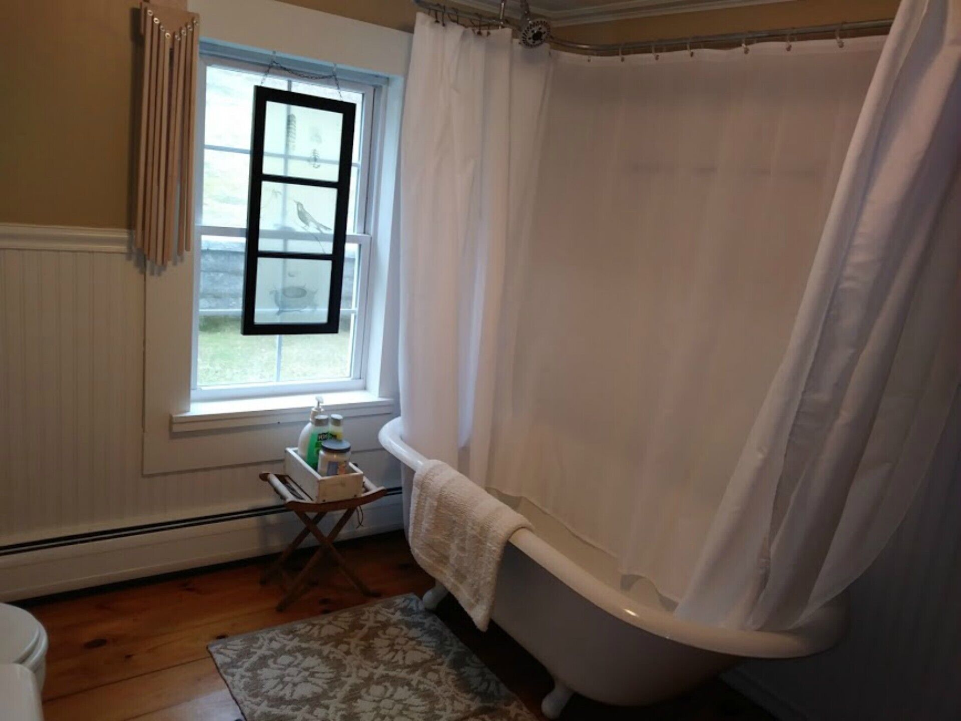 Private, charming cottage 