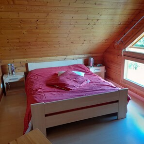 3 makuuhuonetta, silitysrauta/-lauta, Wi-Fi, vuodevaatteet