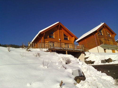 Pourper chalet in the high Vosges entirely wooded with new furniture