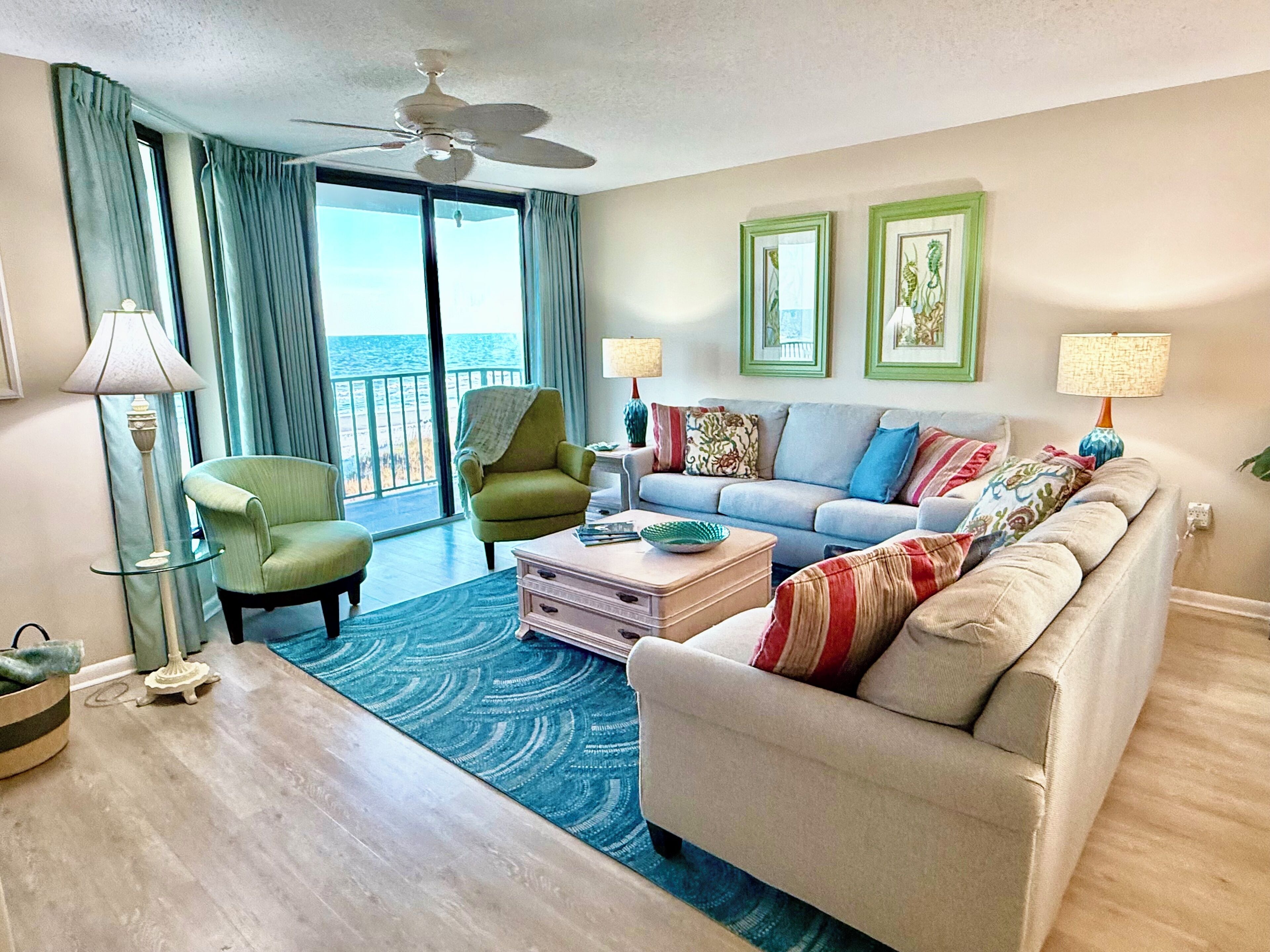 Oceanfront balcony - plenty of room for the whole family!