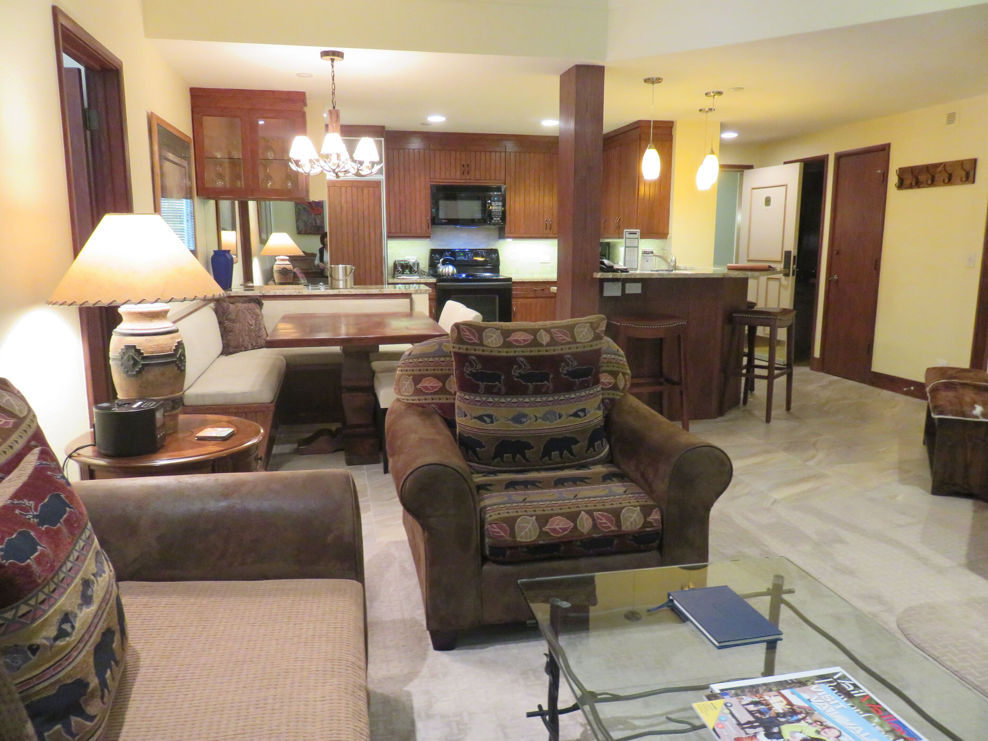 Great Value at The Charter 2BR-2BA/3 Beds, Ski-in/Ski-out, Steps from Village.