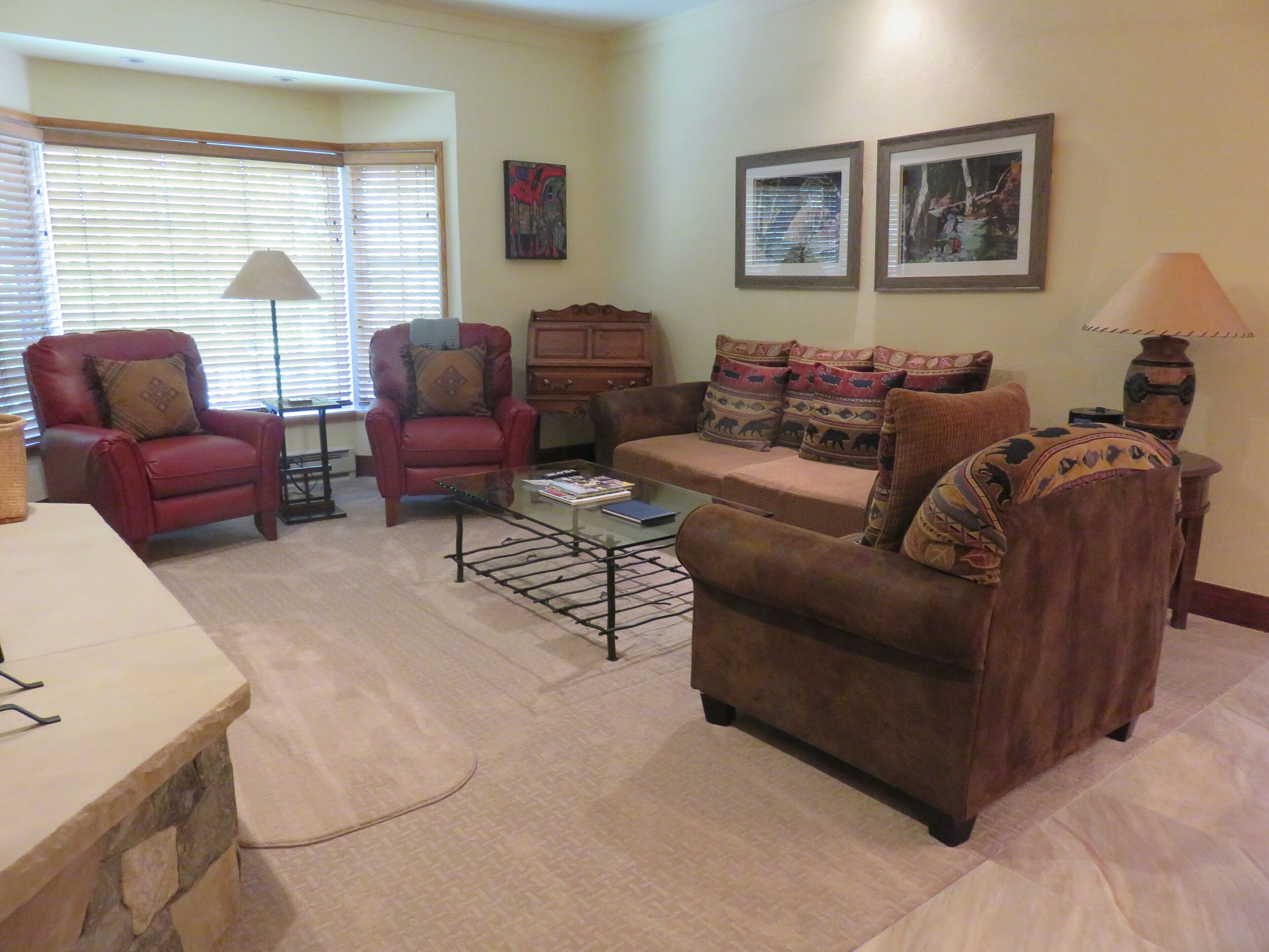 Great Value at The Charter 2BR-2BA/3 Beds, Ski-in/Ski-out, Steps from Village.