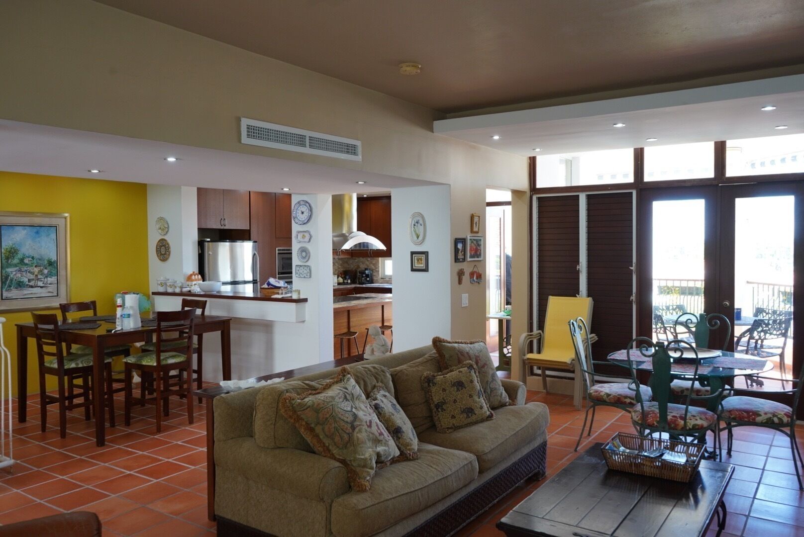 Smart TV, DVD player, video library, stereo