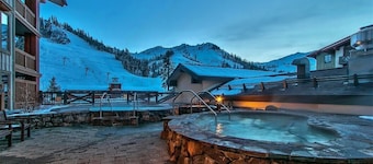 Village à Squaw Valley - 1 BR, skis aux pieds, dernier étage, vue sur la montagne