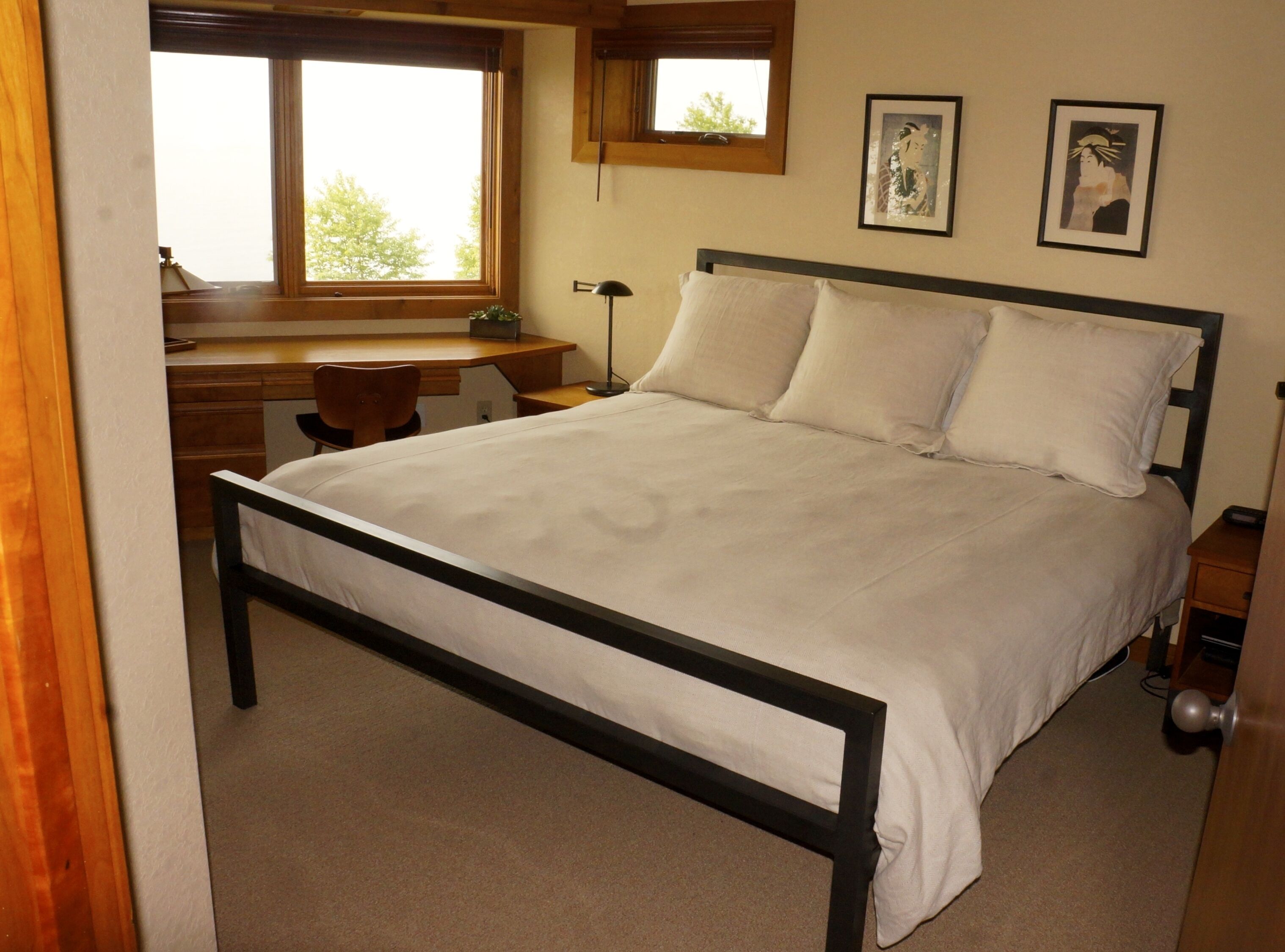 Private, End Condo on Superior w/ large PRIVATE SAUNA for 2! Panoramic views! 