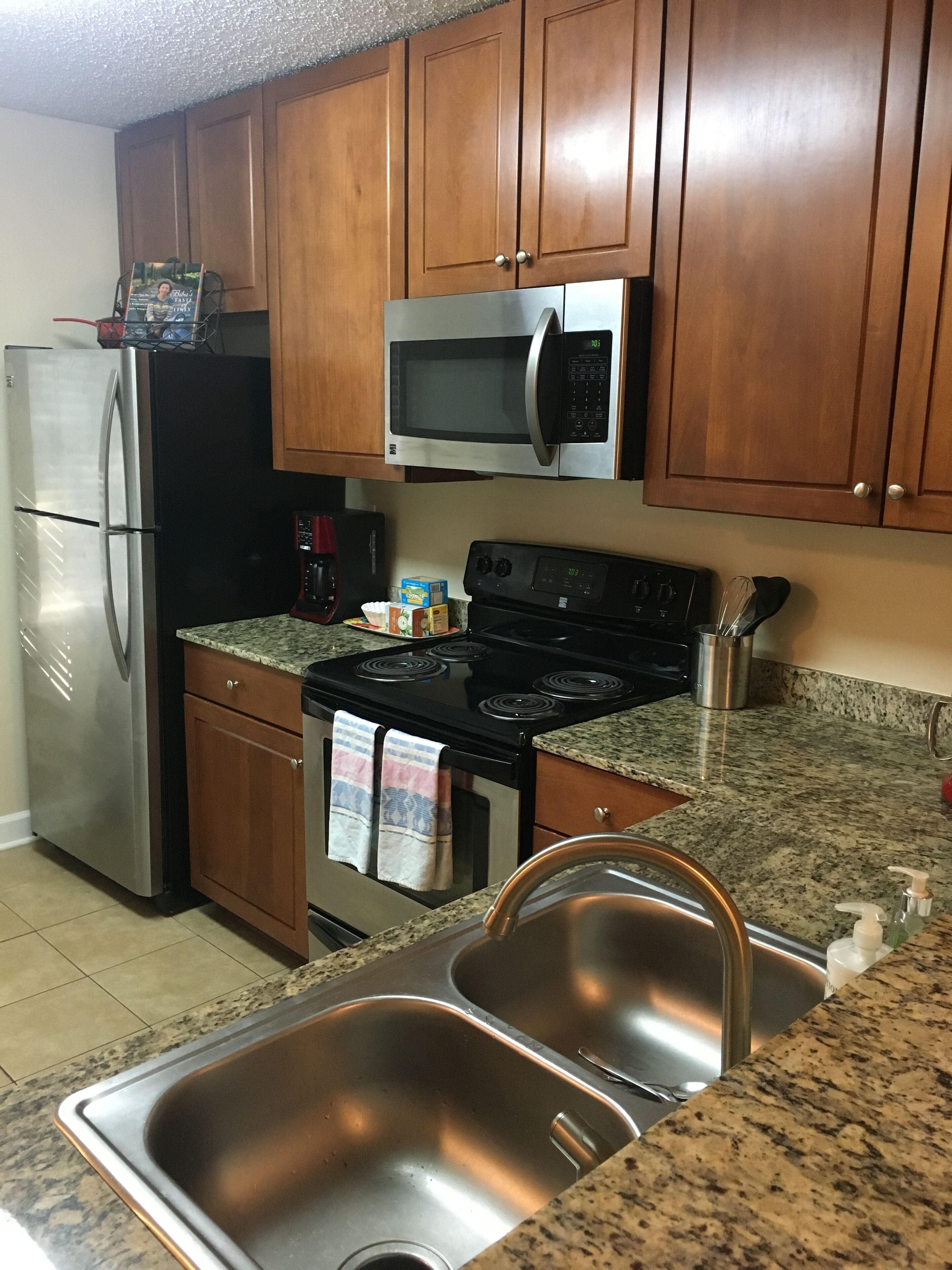 Old Taylor Place H8 Condo 2 Bed 2 Bath Weekend Rental / GameDay Rental with Wifi