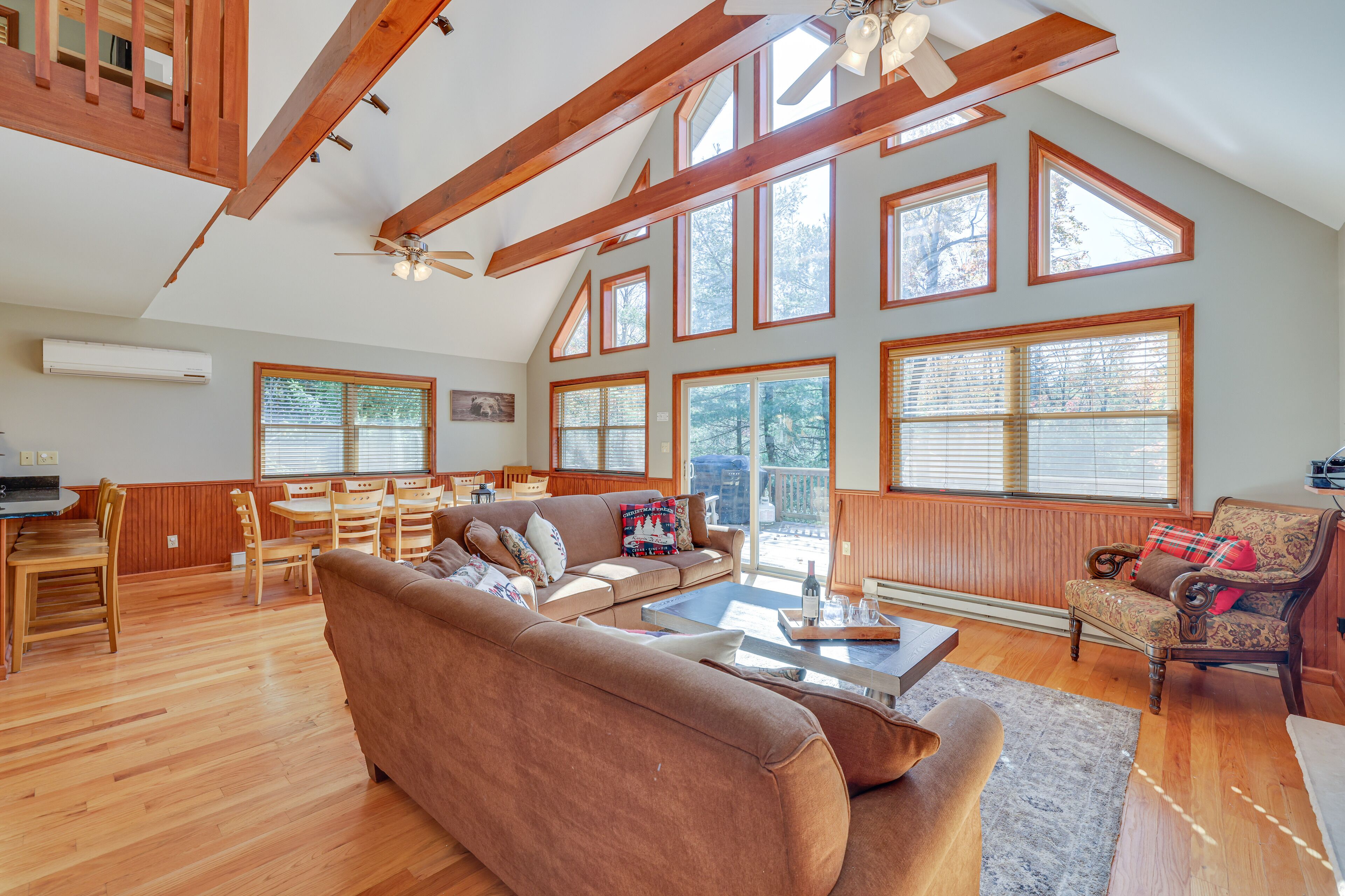 Discounted Thanksgiving! Lake Harmony Gem 6 Bd Rm w/king bed, hot tub,game room 