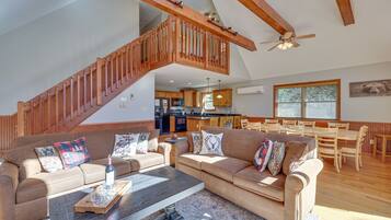 Smart TV, chimenea, videojuegos y reproductor de DVD