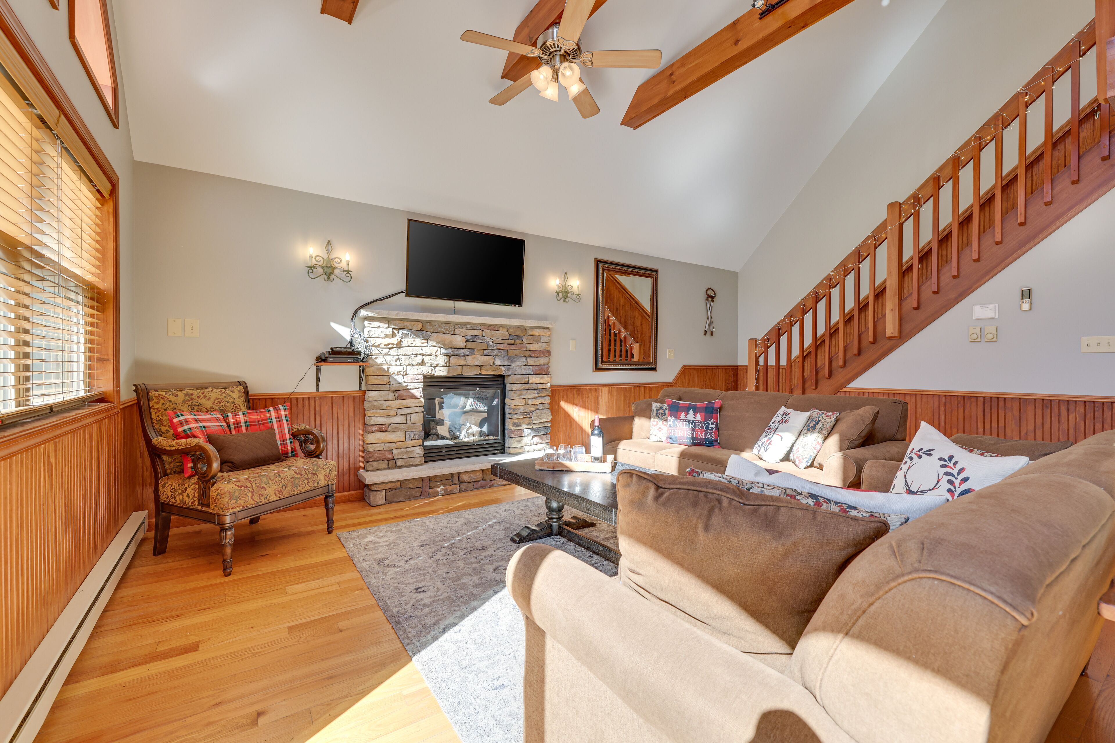 Discounted Thanksgiving! Lake Harmony Gem 6 Bd Rm w/king bed, hot tub,game room 