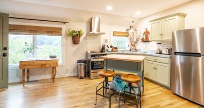 Charming Carriage House on Baron's Creek -  2 blocks from Main Street!