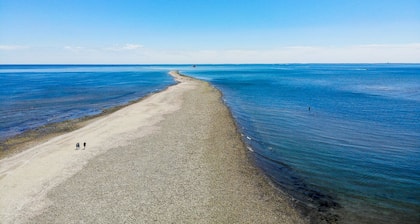 Beachfront cottage located in the heart of Fairfield Beach!!