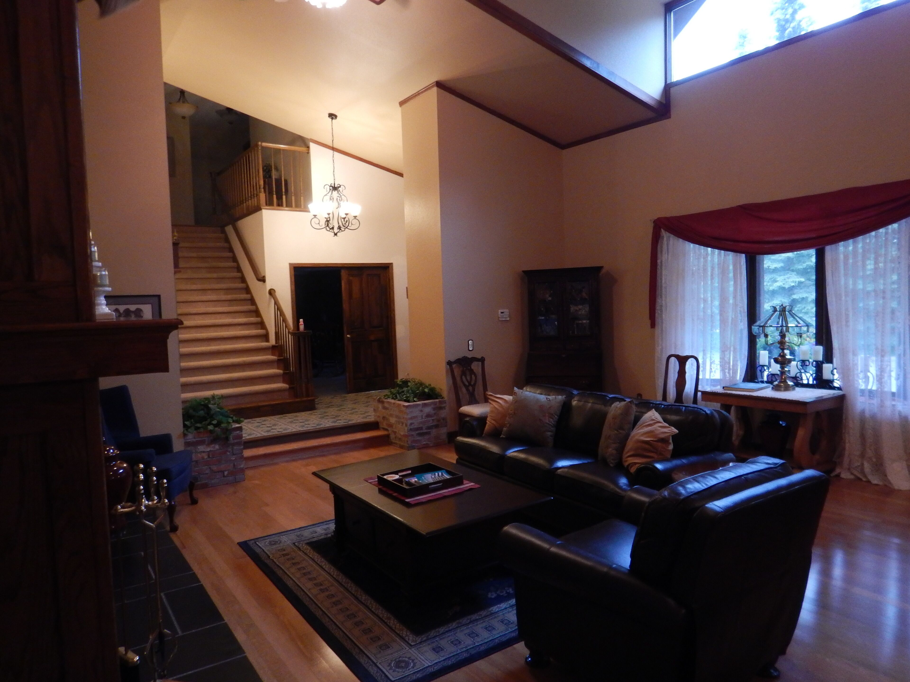 Large Anchorage Hillside Home - Great Rental Rates