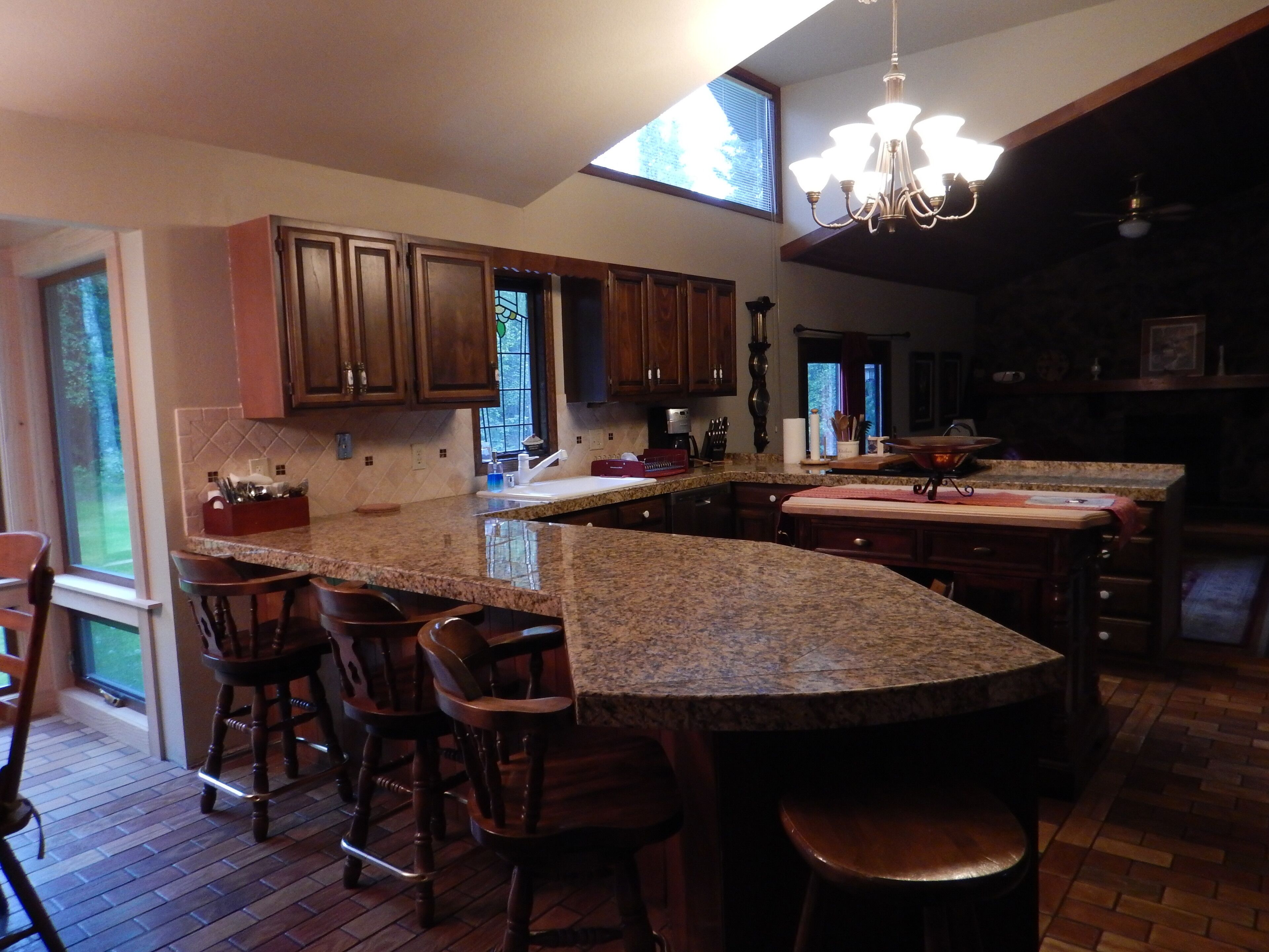 Large Anchorage Hillside Home - Great Rental Rates