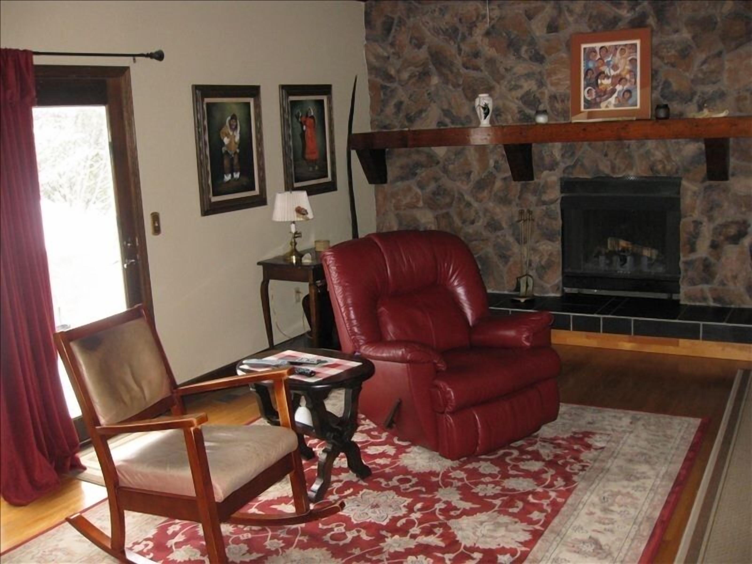 Large Anchorage Hillside Home - Great Rental Rates