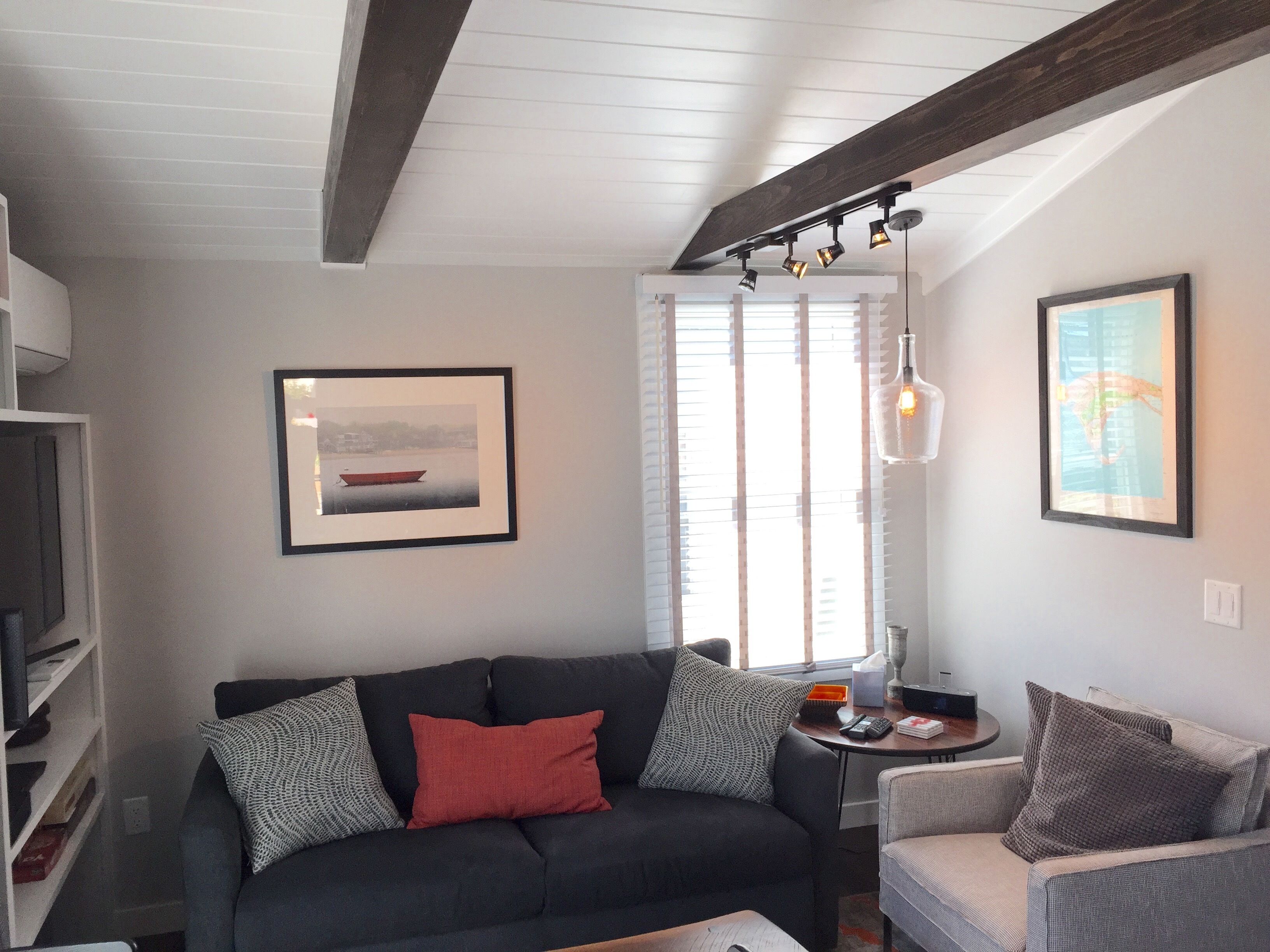 2016 Renovation - Charming & Quaint Cottage, Steps to Beach, Shops, & Nightlife