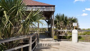 A wooden gazebo with a sign prohibiting littering in dunes. - Villas of Ocean Gate #106 Ocean side 2 bedroom, pool view, pet friendly (St Augustine)