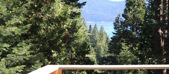 Log Cabin with Lake and Mountain Views, family friendly, 3 Bedroom, 2 Bath, WIFI