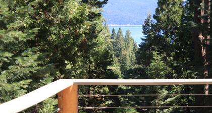 Log Cabin with Lake and Mountain Views, family friendly, 3 Bedroom, 2 Bath, WIFI