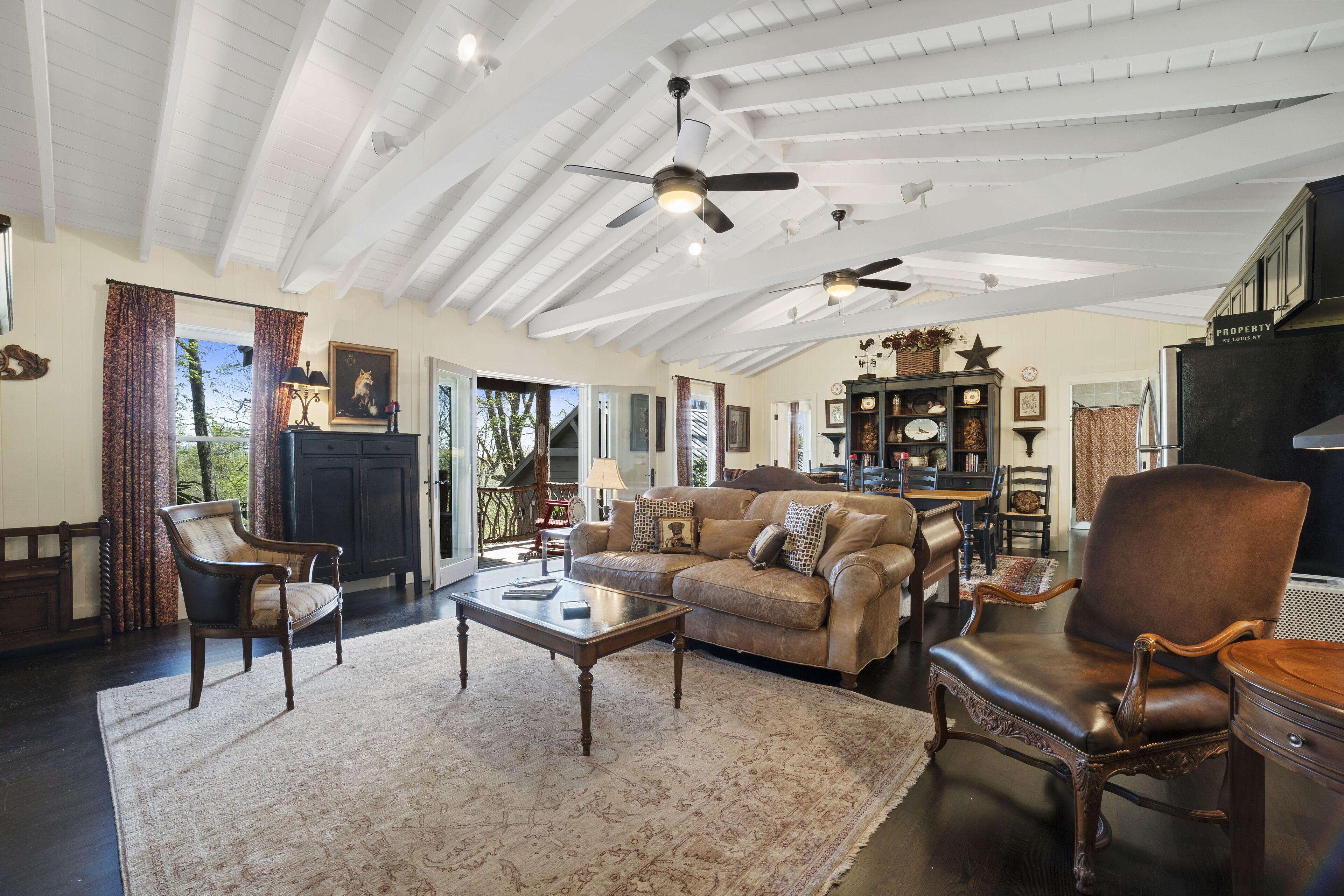 Intimate guest cottage moments away from Whiteside Mountain.