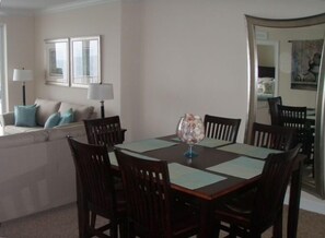 Dining - Luxury Ocean Front End Unit. Unobstructed sunset views! Beach service included! (Panama City Beach)