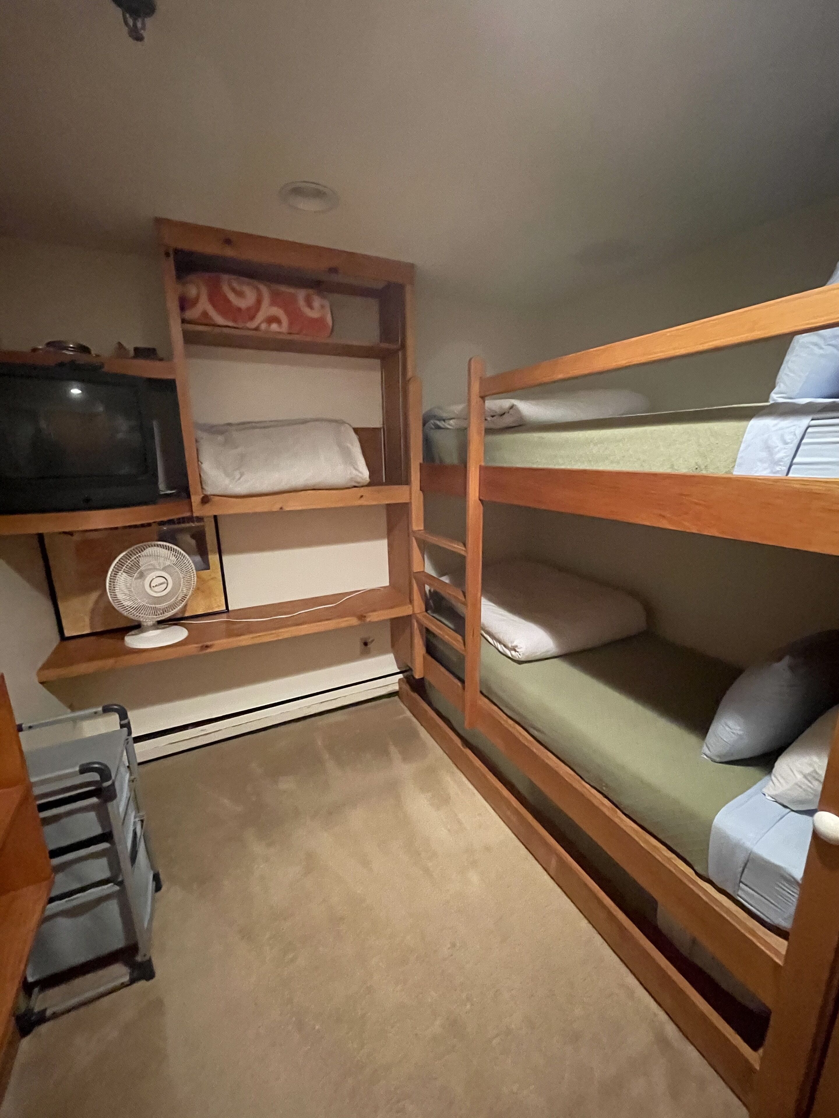 Stratton Mountain, Nearly Ski In/Ski Out, Obertal C Building, 2 Bedrooms, 1 Bath