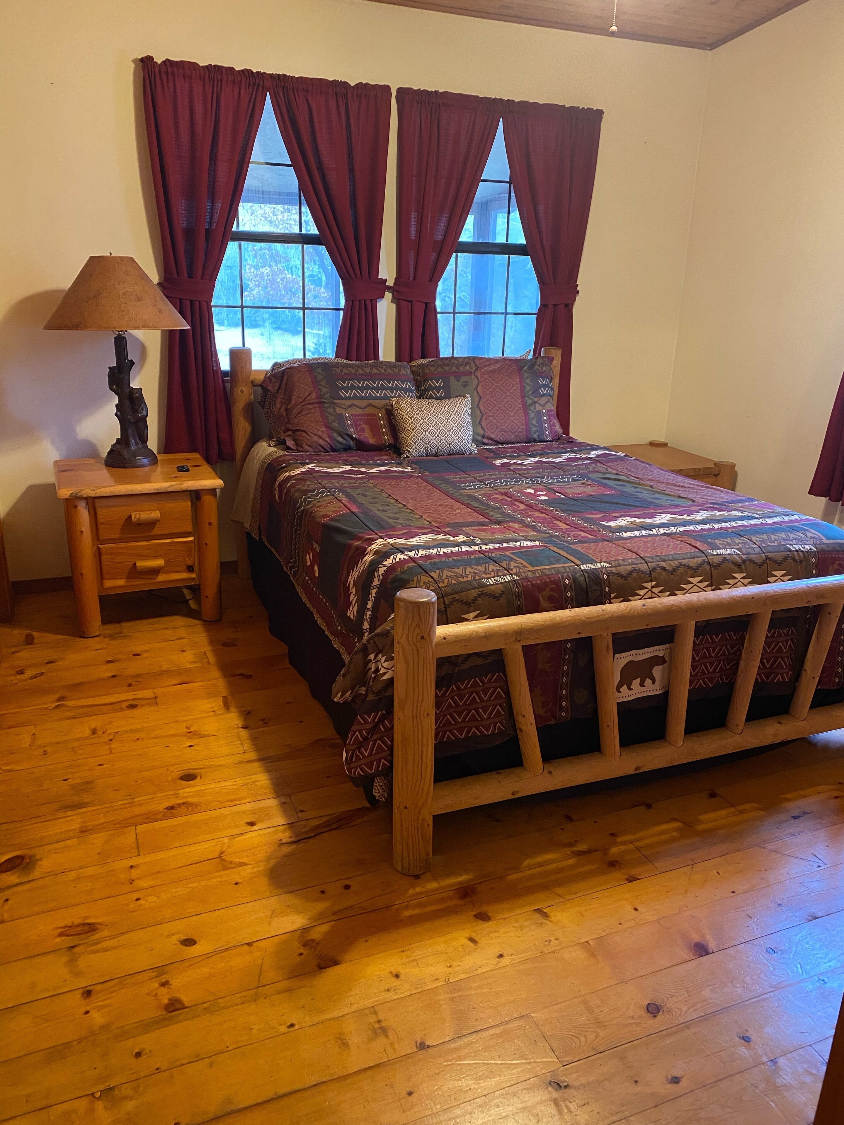 Ozark seclusion with a fully loaded cozy cabin, creeks, springs ,oh my!!!