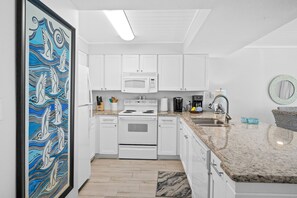 Fridge, microwave, oven, stovetop - Price reduced 7/19-8/1! Direct beachfront-pools-cafe-tiki bar-beach service (Destin)